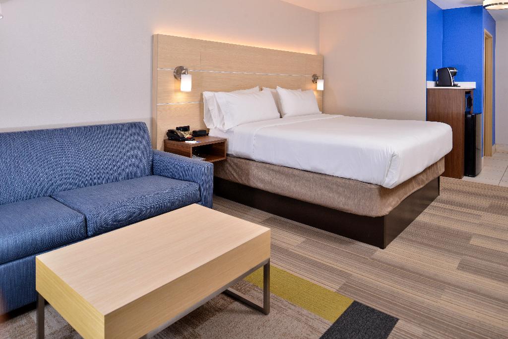 Holiday Inn Express Suites Cincinnati - Mason IHG