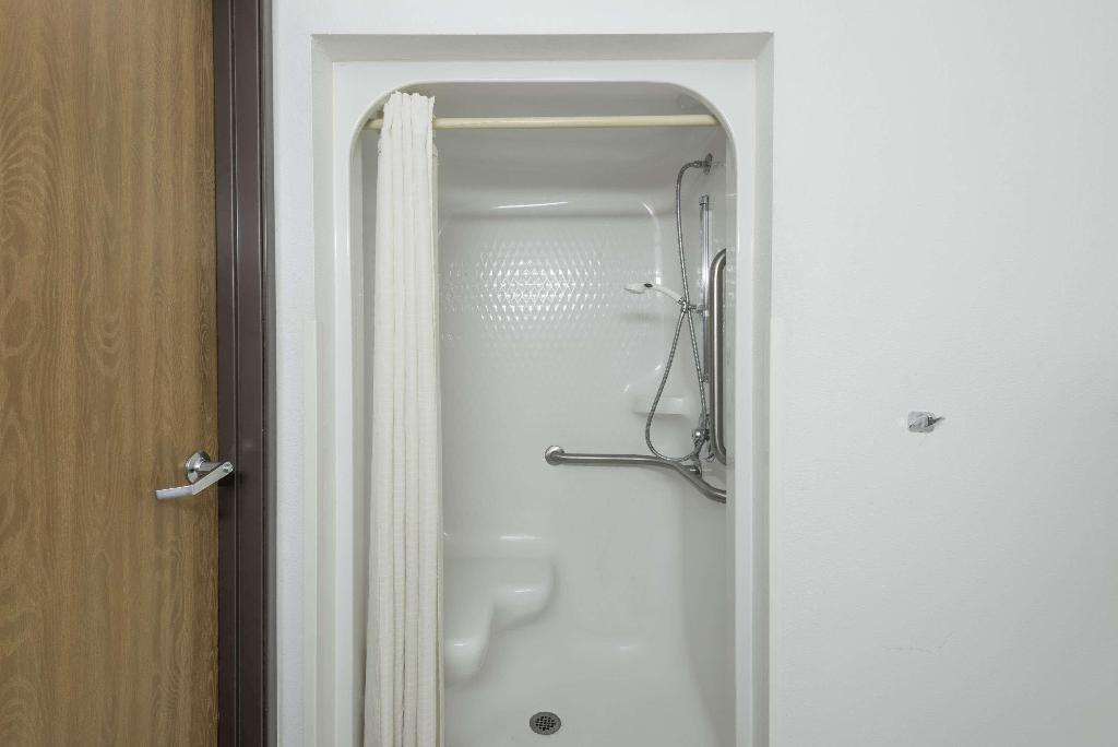 Super 8 by Wyndham Coshocton Roscoe Village