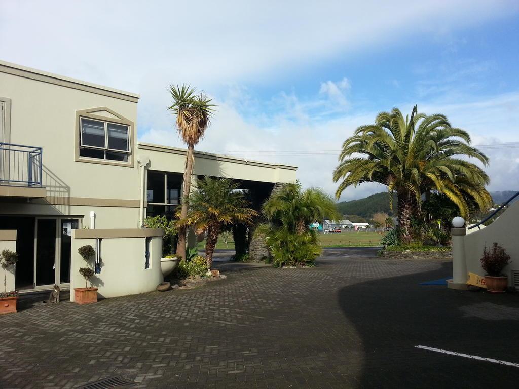Breakers Motel