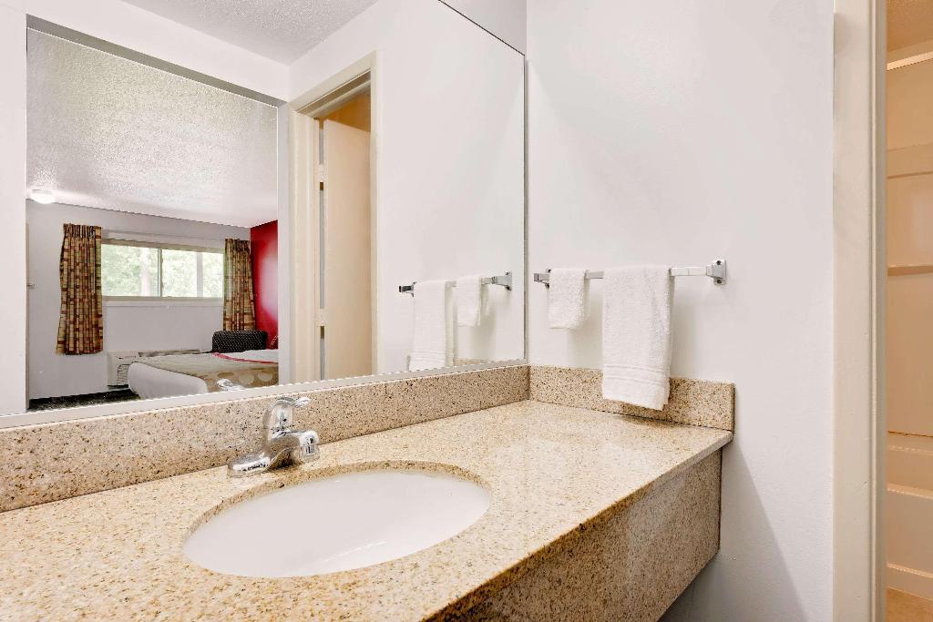 Ramada by Wyndham Cleveland Airport West