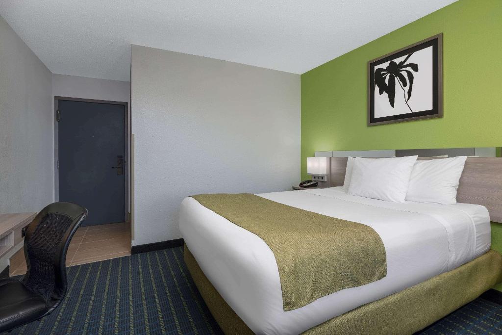 Microtel Inn & Suites By Wyndham Cornelius/Lake N