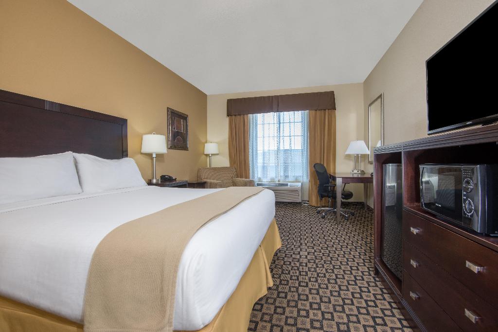 Holiday Inn Express & Suites Clovis By IHG