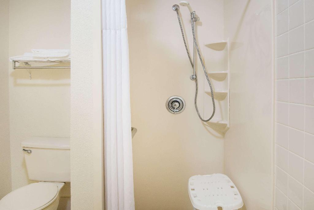 Days Inn by Wyndham Middleburg Heights