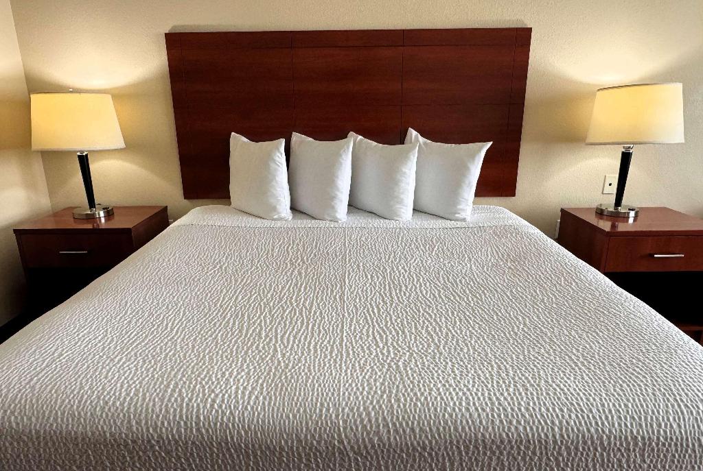 Ramada by Wyndham College Station