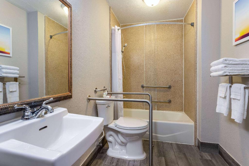 Days Inn by Wyndham Titusville Kennedy SpaceCenter