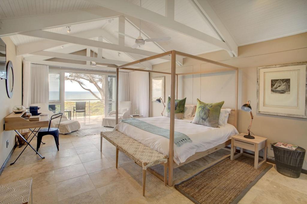 Abalone Guest Lodge