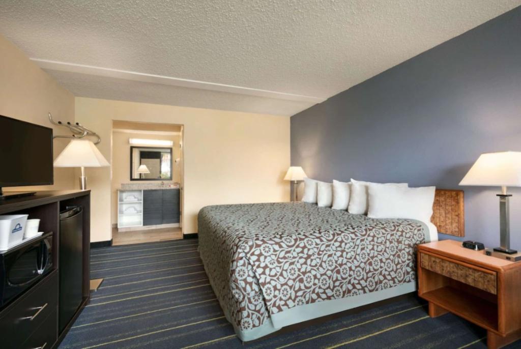 Days Inn by Wyndham Clearwater/Central