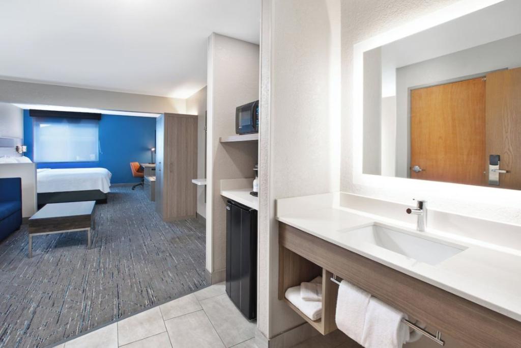 Holiday Inn Express Tuscola