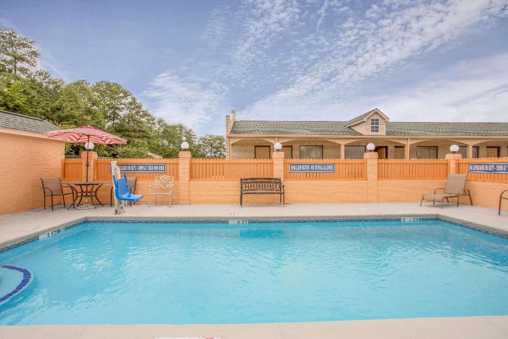 Super 8 by Wyndham Sumter