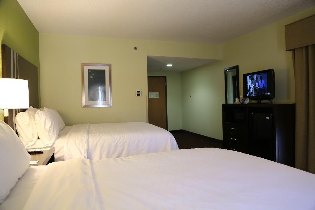 Holiday Inn Express & Suites Cleveland