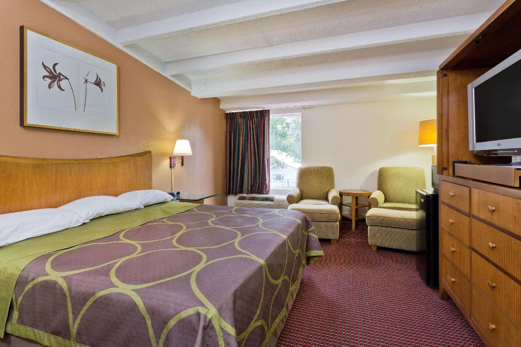 Super 8 by Wyndham Melbourne