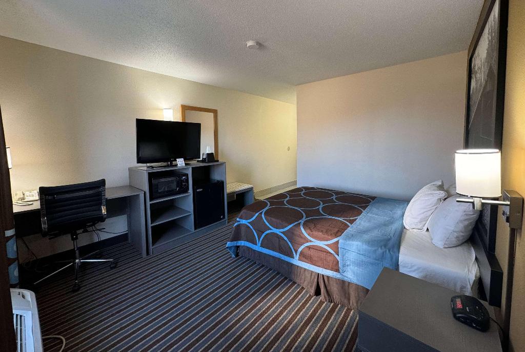 Super 8 by Wyndham Columbia Clark Lane