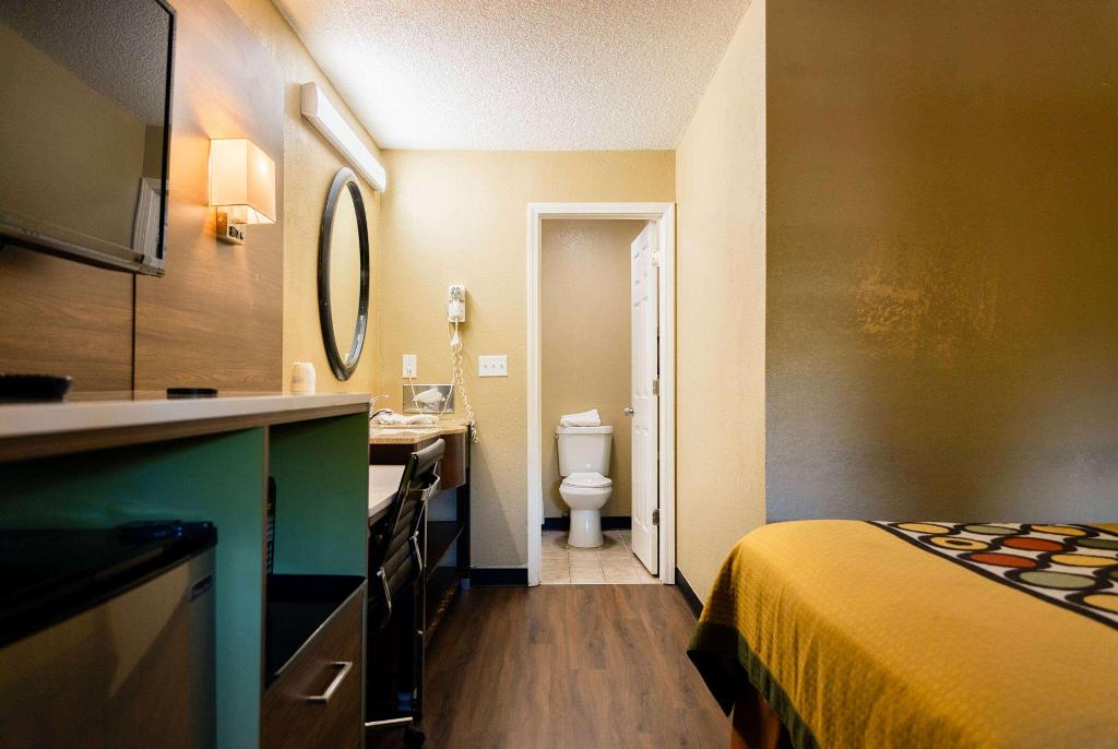 Super 8 by Wyndham Cincinnati/Springdale OH