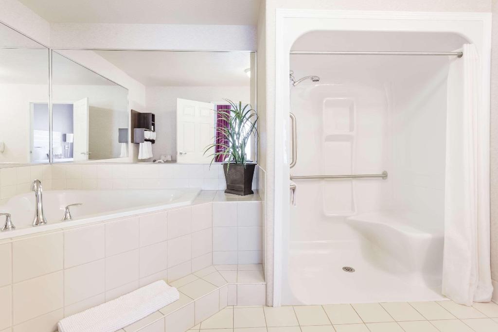 Wingate By Wyndham Calgary South