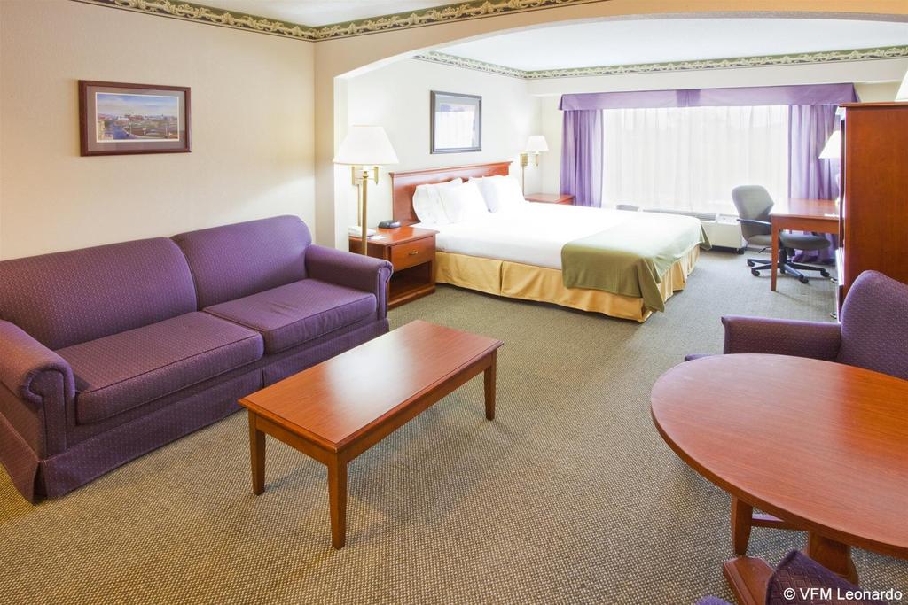 Round Hill Inn