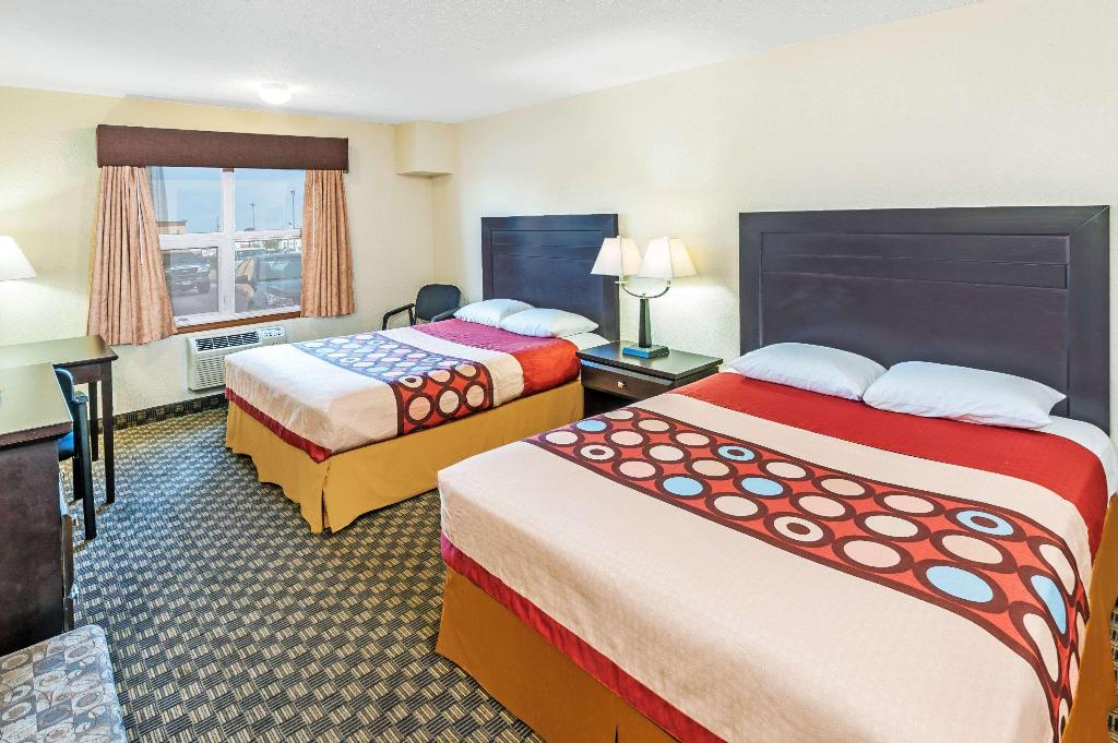 Super 8 by Wyndham Calgary / Airport