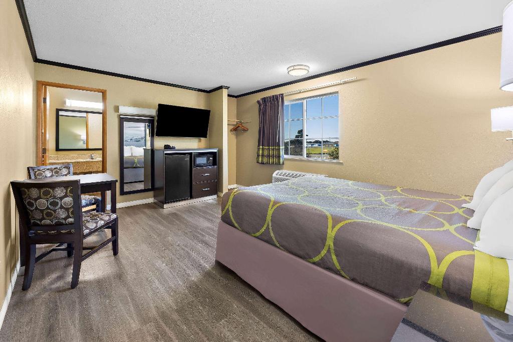 Super 8 by Wyndham Crescent City