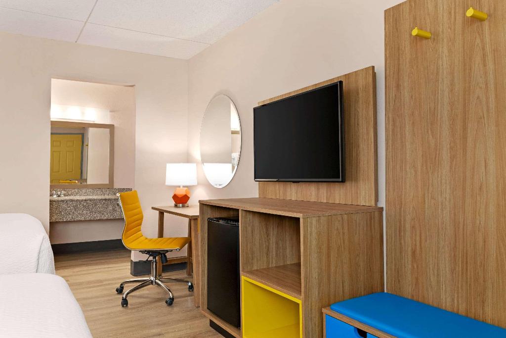 Hotel Bo, Days Inn by Wyndham Chattanooga Downtown