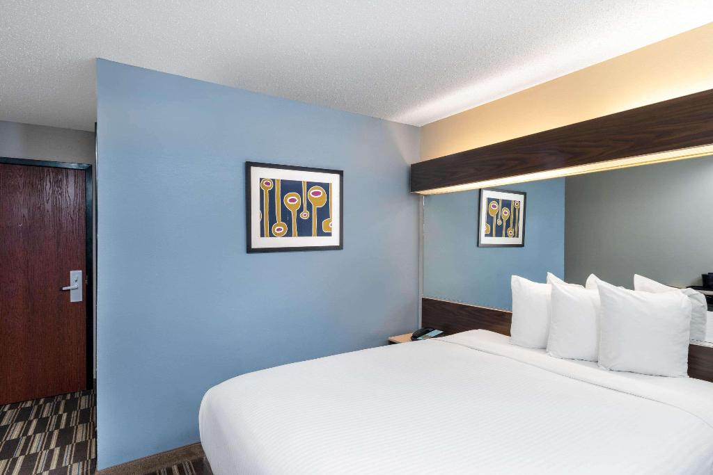 Microtel Inn & Suites By Wyndham Columbus North