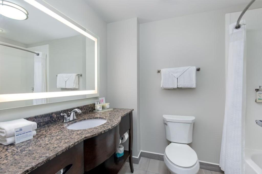Holiday Inn Express Suites Cleveland Northwest IHG