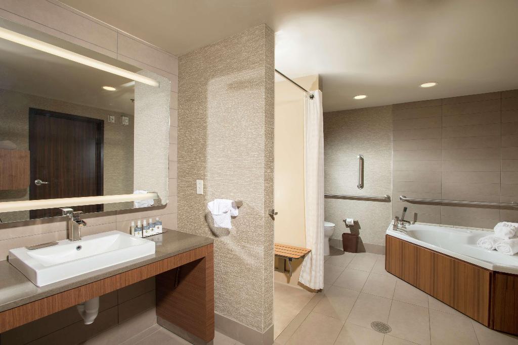 The Broadway Columbia - a DoubleTree by Hilton