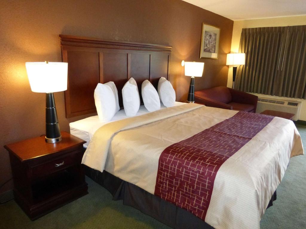 Red Roof Inn & Suites Cleveland, TN