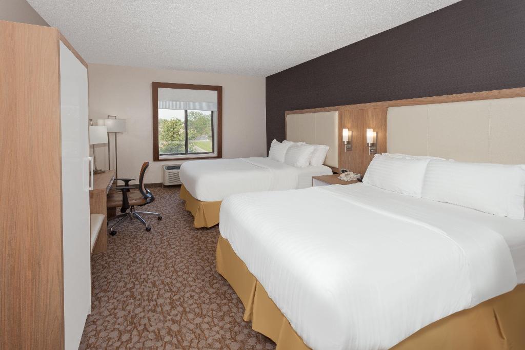 Holiday Inn Express Suites Dayton West Brookville