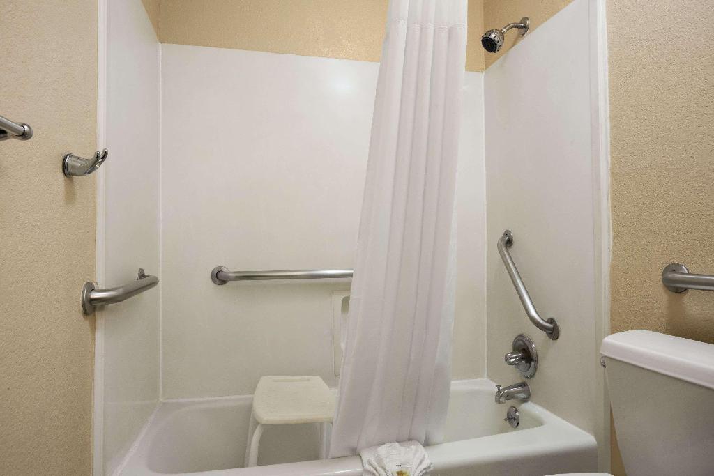 Days Inn By Wyndham Dallas Irving Market Center