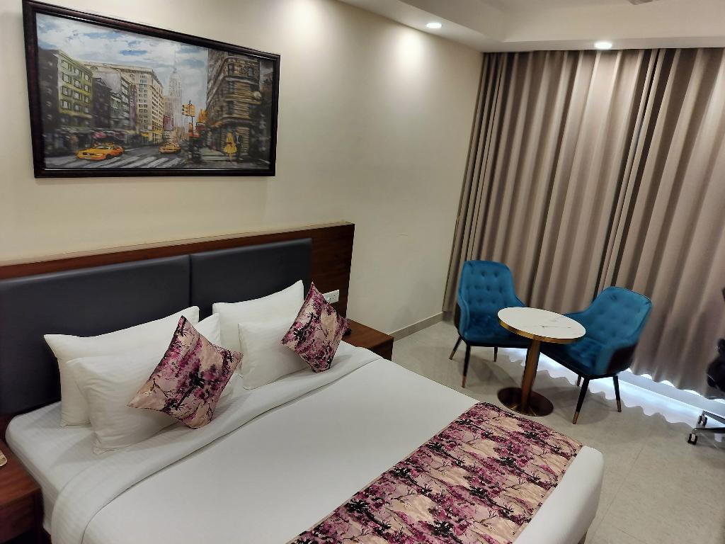 Hotel Luxe Opera NH8 – 7km from IGI Airport Delhi