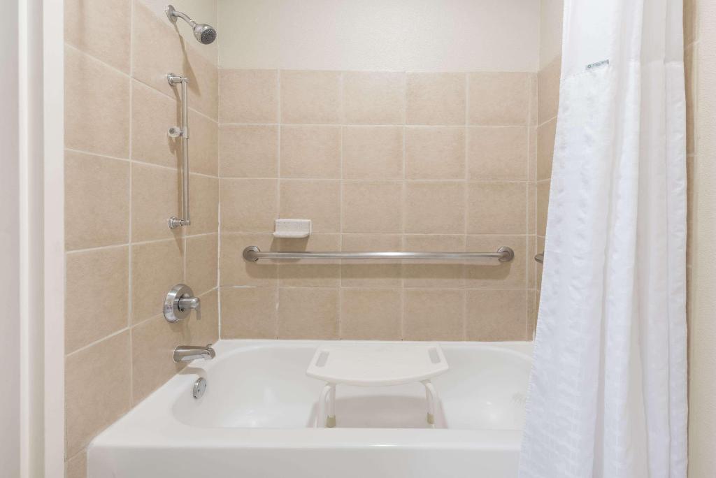 Mainstay Suites Addison-Dallas