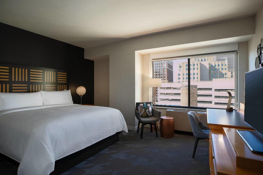 Renaissance Des Moines Savery Hotel