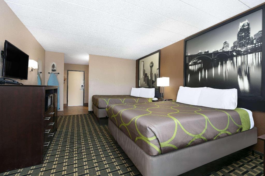 Super 8 by Wyndham Grand Prairie North