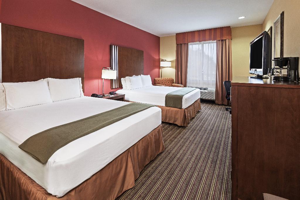Holiday Inn Express & Suites Cleveland