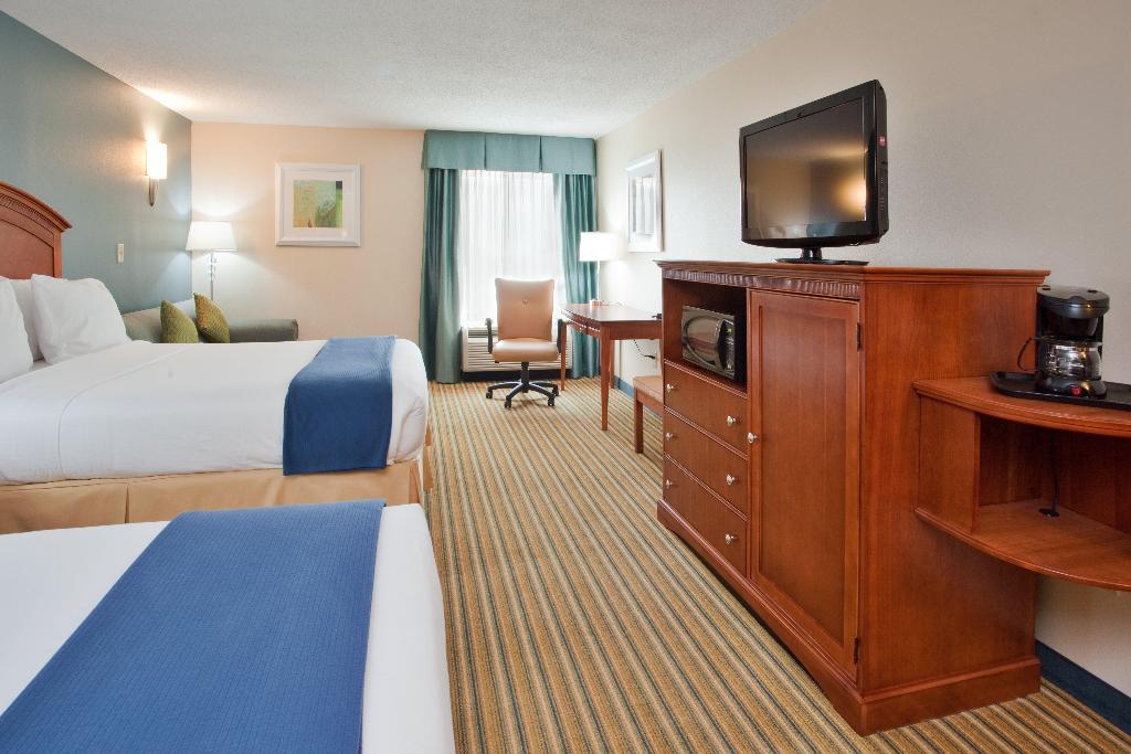 Holiday Inn Express Hotel & Suites Fredericksburg