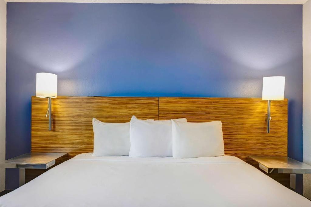 Motel 6 Arlington, TX - Entertainment District