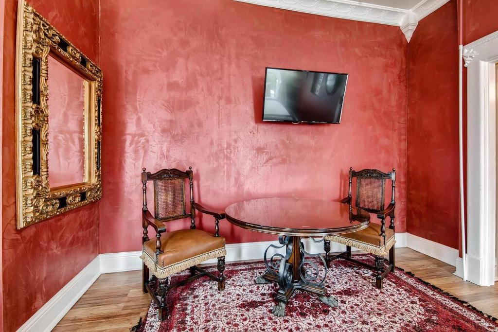 The Holiday Chalet Victorian Bed & Breakfast