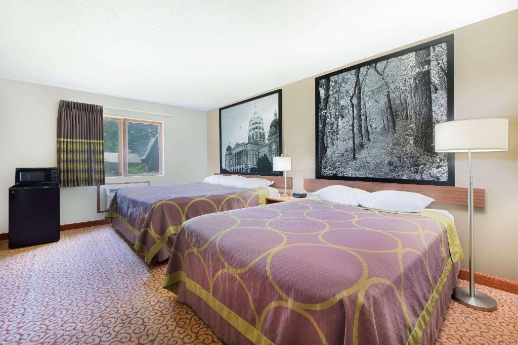 Super 8 by Wyndham Pella