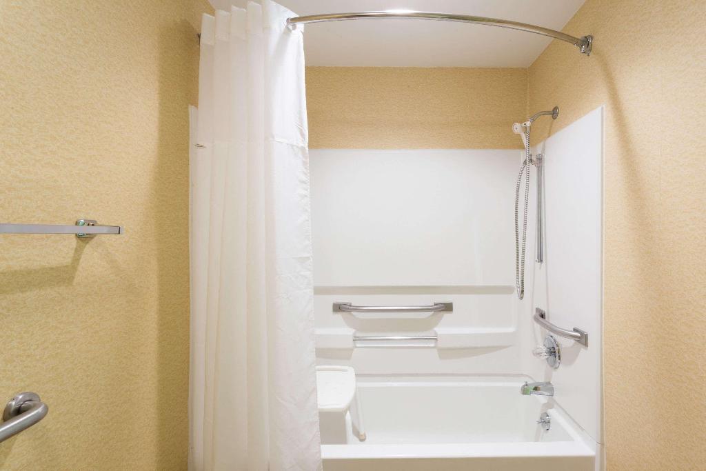 Ramada by Wyndham Bettendorf