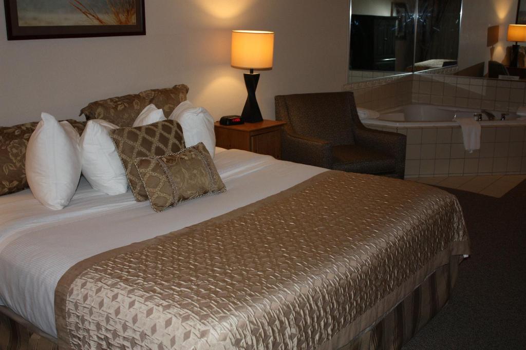 Flat Creek Inn & Suites