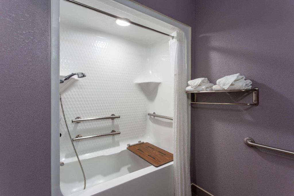 Microtel Inn & Suites By Wyndham Bethel/Danbury