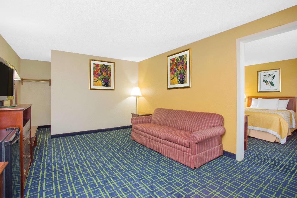 Days Inn by Wyndham Greenville