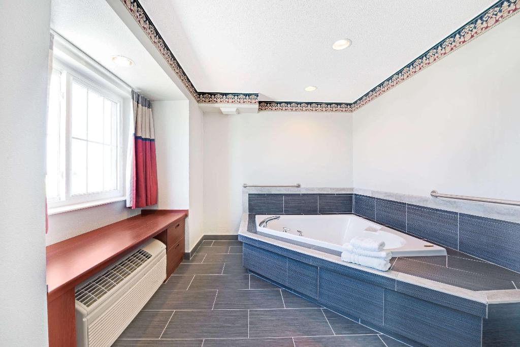 Microtel Inn & Sts by Wyndham Urbandale/Des Moines