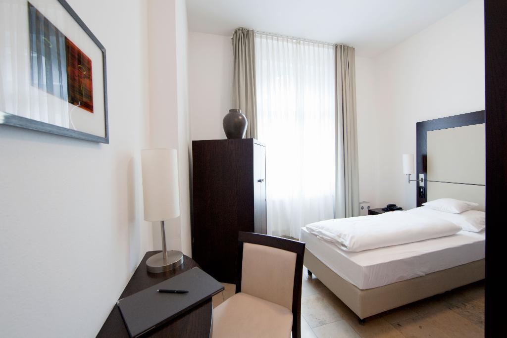 hotel-thumb