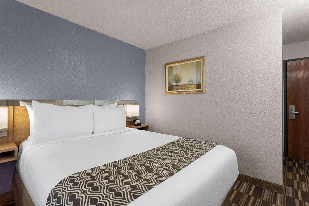 Microtel Inn & Suites By Wyndham Zephyrhills