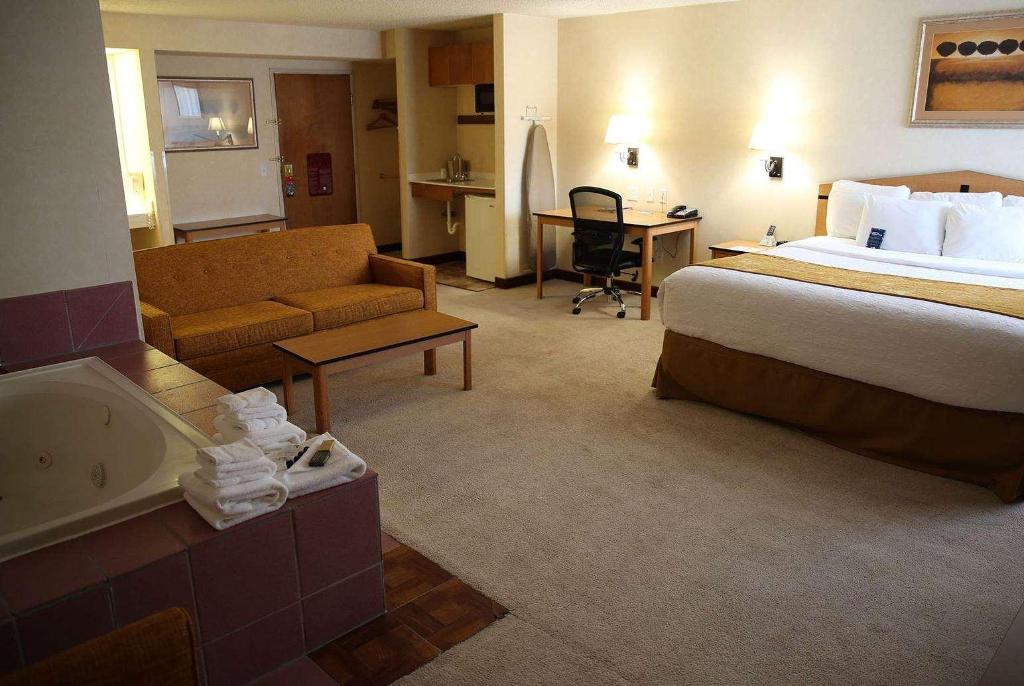 AmericInn by Wyndham Denver Airport