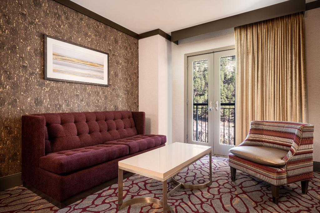Horseshoe Black Hawk- A Caesars Destination