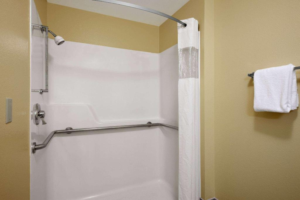 Travelodge by Wyndham Wenatchee