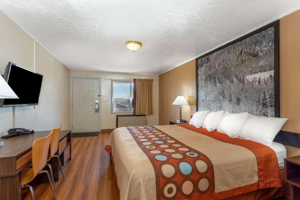 Super 8 by Wyndham Evanston