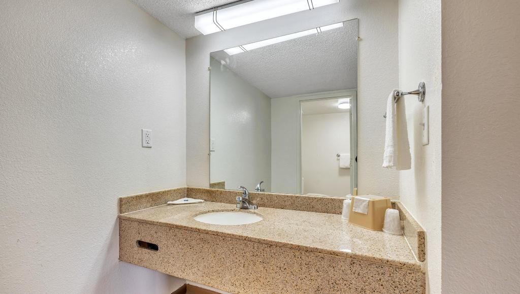 Studios and Suites 4 Less Emporia