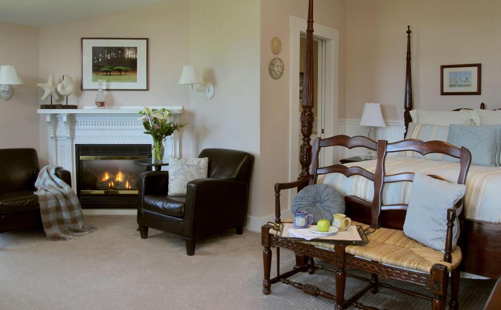 Agate Cove Inn